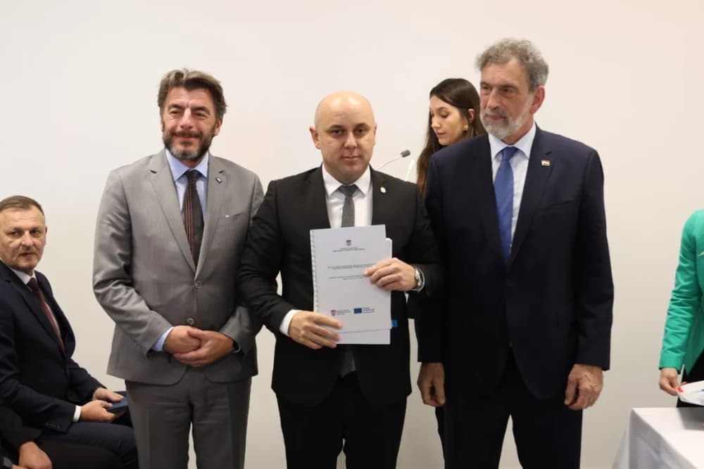 SLAVONSKI ŠAMAC: Premijer Plenković s ministrima i drugim dužnosnicima održao sjednicu Savjeta za Slavoniju, Baranju i Srijem