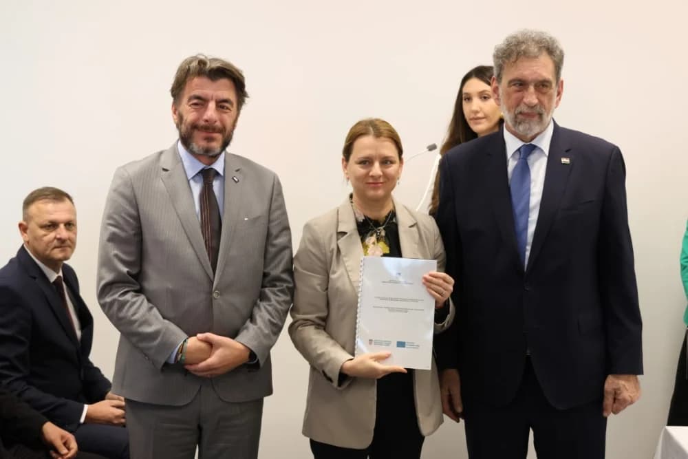 SLAVONSKI ŠAMAC: Premijer Plenković s ministrima i drugim dužnosnicima održao sjednicu Savjeta za Slavoniju, Baranju i Srijem