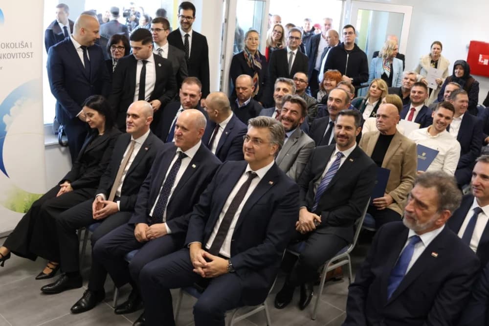 SLAVONSKI ŠAMAC: Premijer Plenković s ministrima i drugim dužnosnicima održao sjednicu Savjeta za Slavoniju, Baranju i Srijem