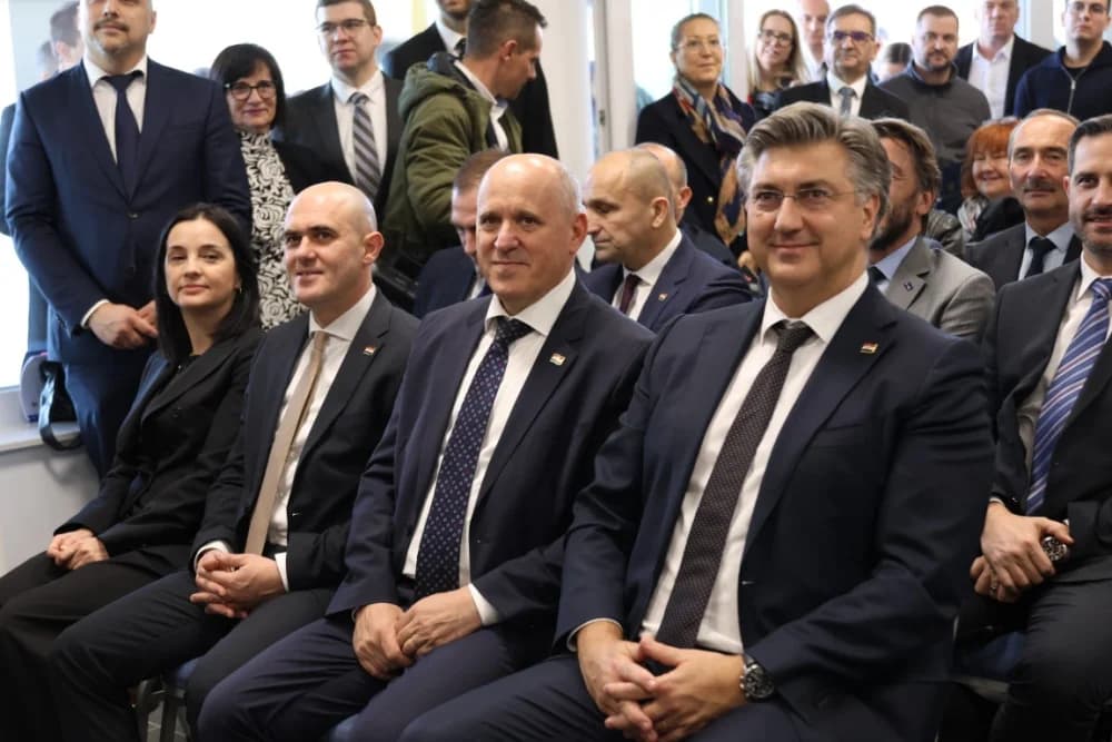 SLAVONSKI ŠAMAC: Premijer Plenković s ministrima i drugim dužnosnicima održao sjednicu Savjeta za Slavoniju, Baranju i Srijem