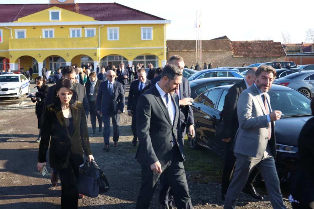 SLAVONSKI ŠAMAC: Premijer Plenković s ministrima i drugim dužnosnicima održao sjednicu Savjeta za Slavoniju, Baranju i Srijem