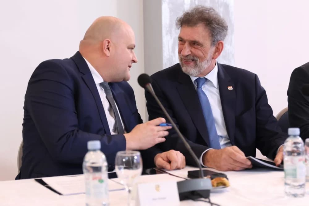 SLAVONSKI ŠAMAC: Premijer Plenković s ministrima i drugim dužnosnicima održao sjednicu Savjeta za Slavoniju, Baranju i Srijem