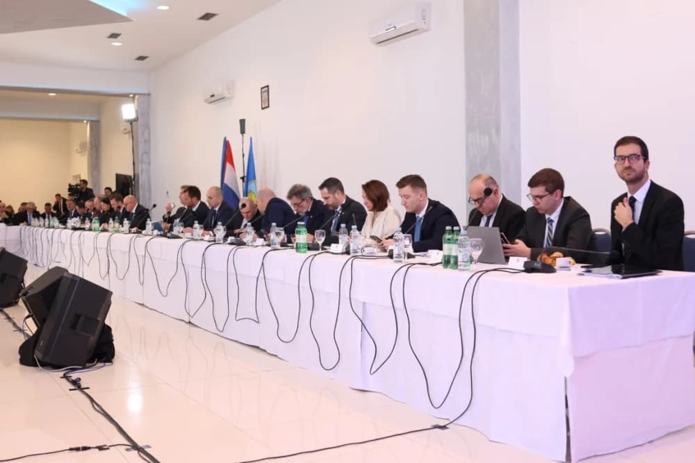 SLAVONSKI ŠAMAC: Premijer Plenković s ministrima i drugim dužnosnicima održao sjednicu Savjeta za Slavoniju, Baranju i Srijem
