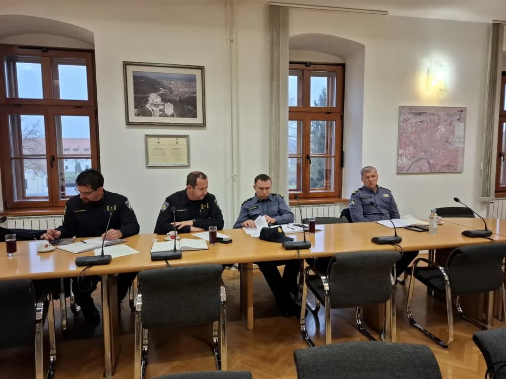 Policija u Gradskoj upravi: Došli su razgovarati s Dusparom