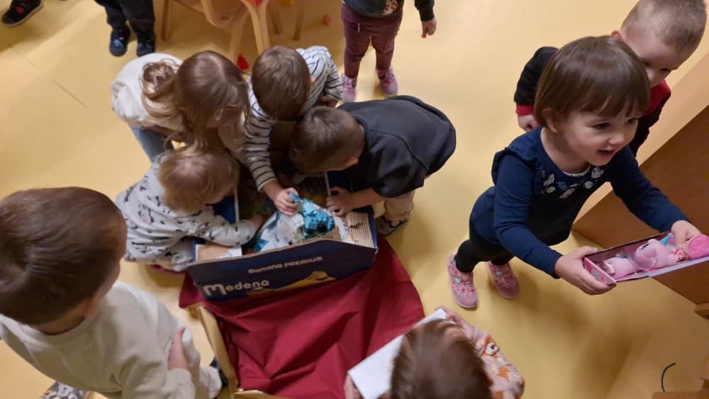 Darovi Svetoga Nikole stigli u Kuću sretnih ciglica, dječje vrtiće te pedijatriju brodske bolnice
