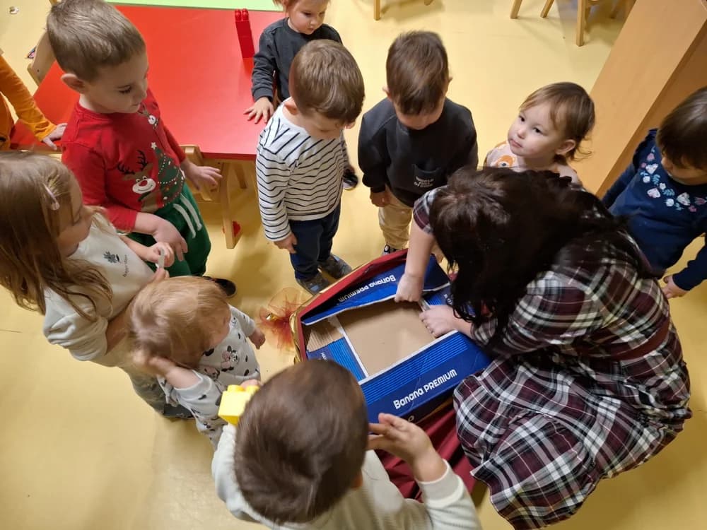Darovi Svetoga Nikole stigli u Kuću sretnih ciglica, dječje vrtiće te pedijatriju brodske bolnice