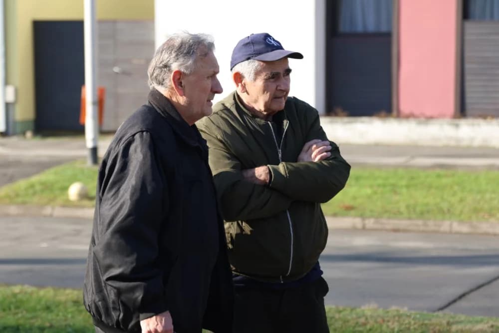 (FOTO) OBILJEŽAVANJE DANA NOVE GRADIŠKE: Položeni vijenci i zapaljene svijeće kod spomen obilježja na Trgu dr. Franje Tuđmana