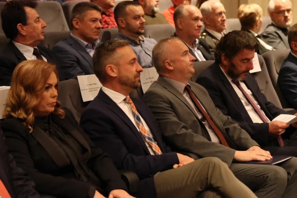 SVEČANA SJEDNICA GRADSKOG VIJEĆA N. GRADIŠKE: ʼRiješili smo se i posljednjeg kredita kojeg smo naslijedili - više nismo zadužen gradʼ