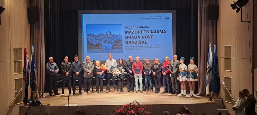SVEČANA SJEDNICA GRADSKOG VIJEĆA N. GRADIŠKE: ʼRiješili smo se i posljednjeg kredita kojeg smo naslijedili - više nismo zadužen gradʼ
