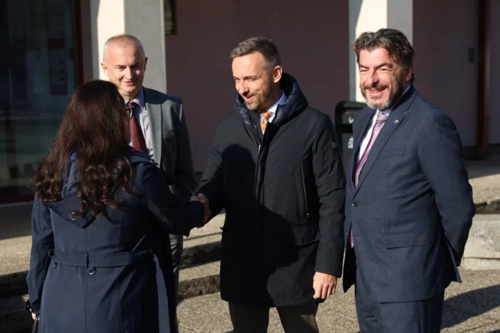SVEČANA SJEDNICA GRADSKOG VIJEĆA N. GRADIŠKE: ʼRiješili smo se i posljednjeg kredita kojeg smo naslijedili - više nismo zadužen gradʼ