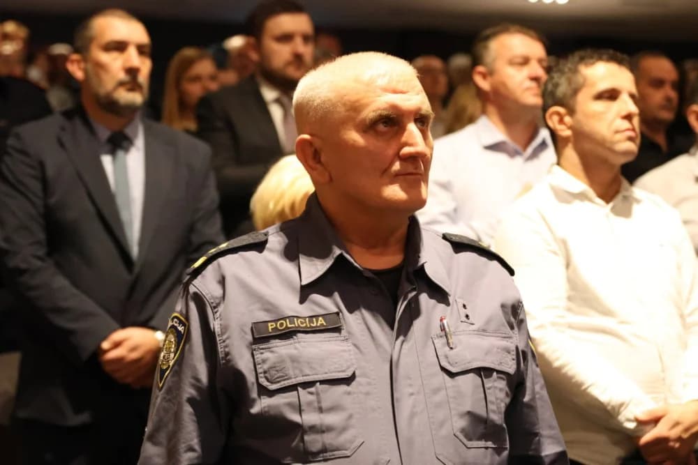 SVEČANA SJEDNICA GRADSKOG VIJEĆA N. GRADIŠKE: ʼRiješili smo se i posljednjeg kredita kojeg smo naslijedili - više nismo zadužen gradʼ
