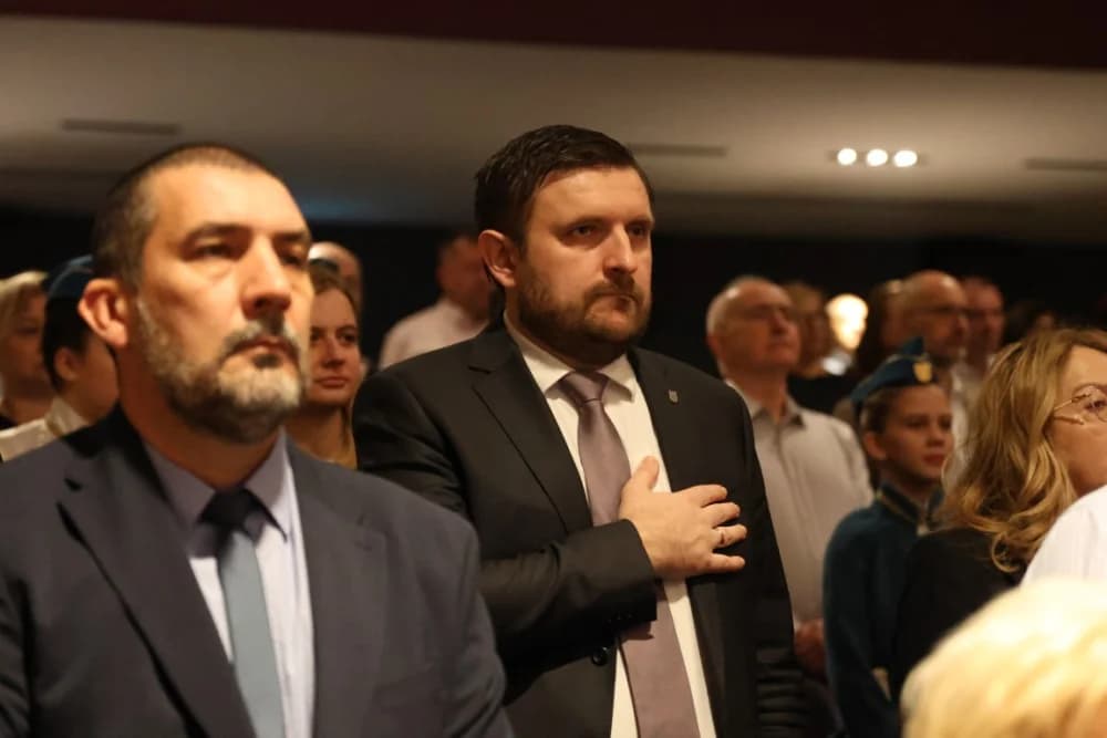 SVEČANA SJEDNICA GRADSKOG VIJEĆA N. GRADIŠKE: ʼRiješili smo se i posljednjeg kredita kojeg smo naslijedili - više nismo zadužen gradʼ