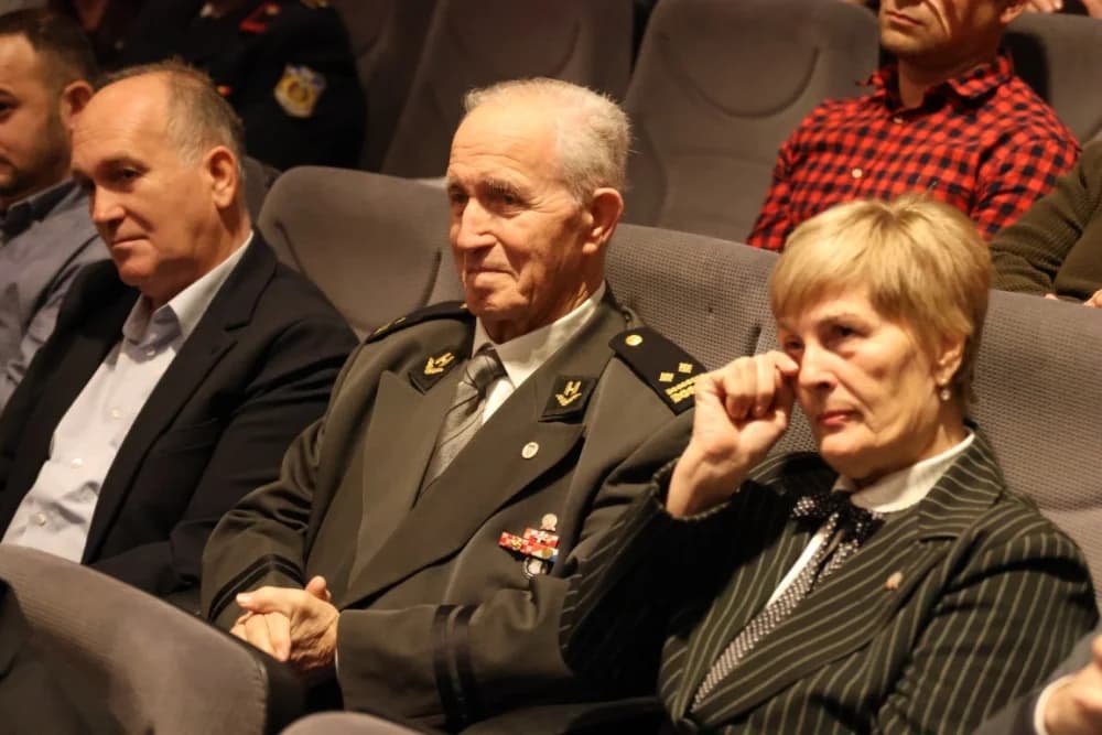 SVEČANA SJEDNICA GRADSKOG VIJEĆA N. GRADIŠKE: ʼRiješili smo se i posljednjeg kredita kojeg smo naslijedili - više nismo zadužen gradʼ
