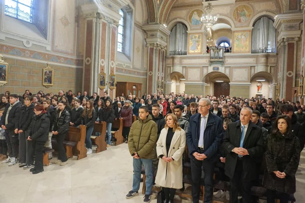Biskup Ivo pohodio Župu Bezgrješnog začeća BDM u Novoj Gradiški