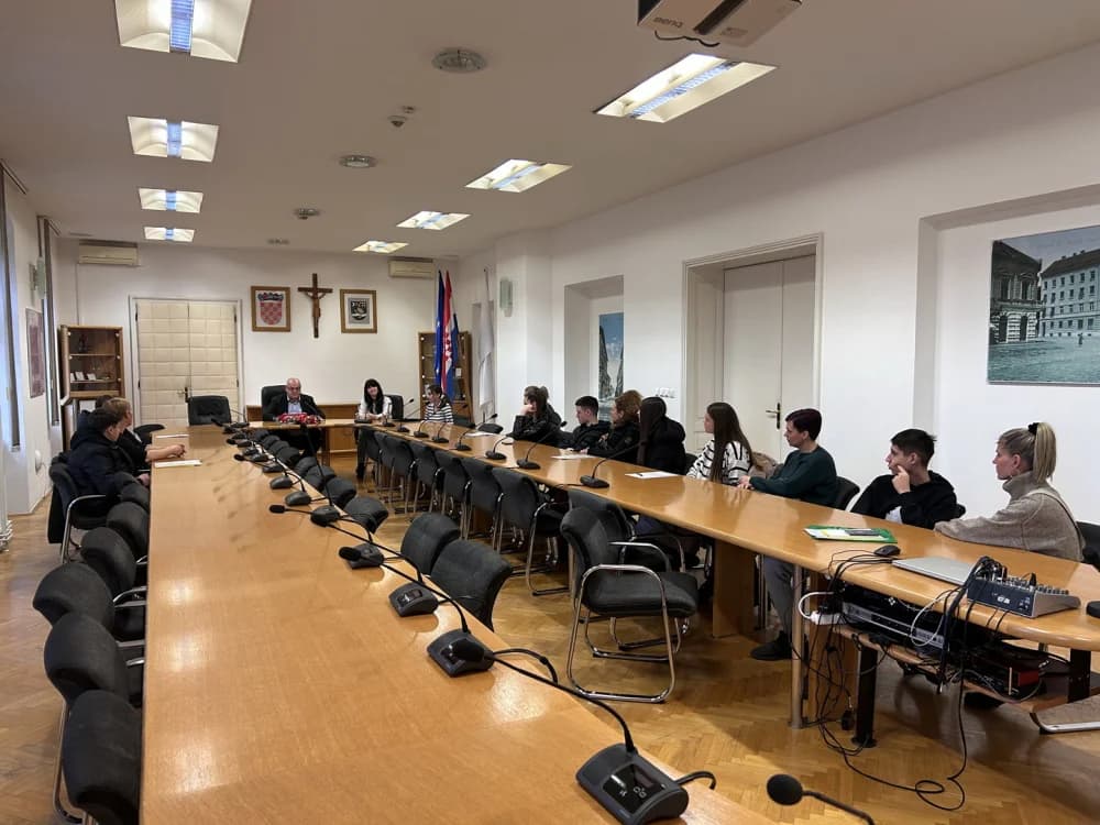 Grad Sl. Brod i ove godine dodjeljuje 50 stipendija učenicima deficitarnih zanimanja