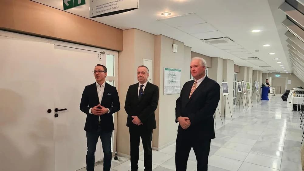 Predstavnici Brodsko-posavske županije u Frakfurtu nazočili izložbi najboljih fotografija iz natječaja ʼVolim svoju županijuʼ