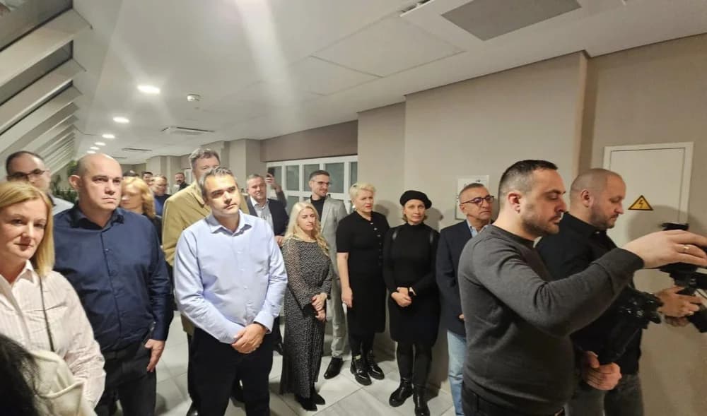 Predstavnici Brodsko-posavske županije u Frakfurtu nazočili izložbi najboljih fotografija iz natječaja ʼVolim svoju županijuʼ