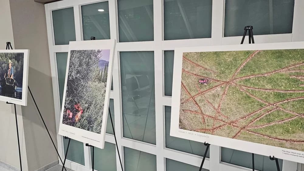 Predstavnici Brodsko-posavske županije u Frakfurtu nazočili izložbi najboljih fotografija iz natječaja ʼVolim svoju županijuʼ