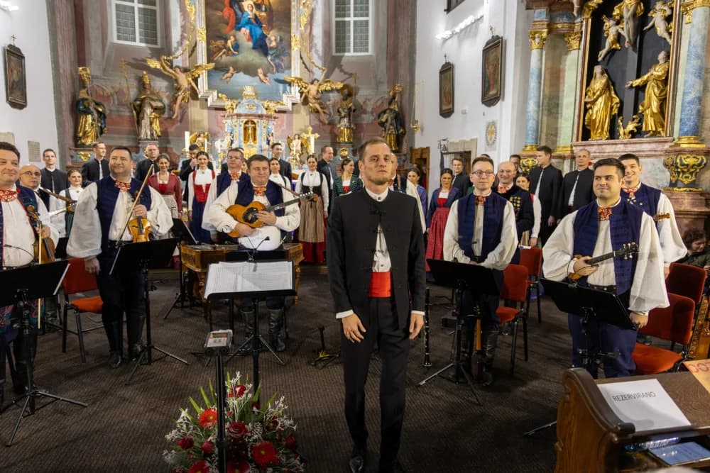 Treća adventska nedjelja u duhu tradicijske glazbe uz Ansambl LADO