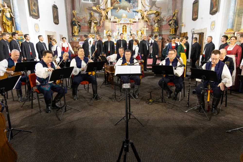 Treća adventska nedjelja u duhu tradicijske glazbe uz Ansambl LADO