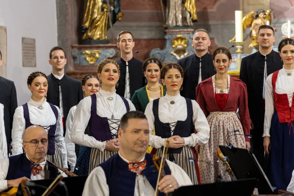 Treća adventska nedjelja u duhu tradicijske glazbe uz Ansambl LADO