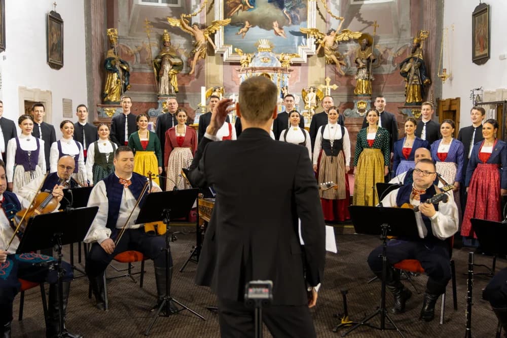 Treća adventska nedjelja u duhu tradicijske glazbe uz Ansambl LADO