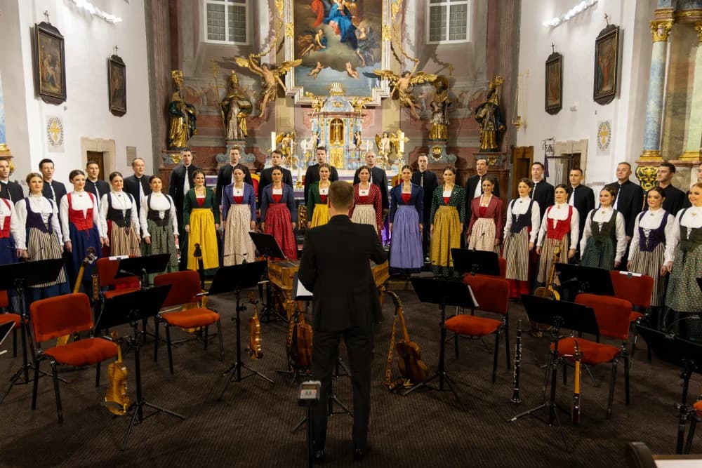 Treća adventska nedjelja u duhu tradicijske glazbe uz Ansambl LADO