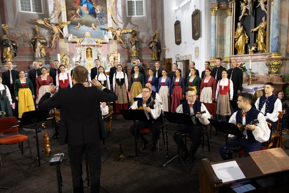 Treća adventska nedjelja u duhu tradicijske glazbe uz Ansambl LADO