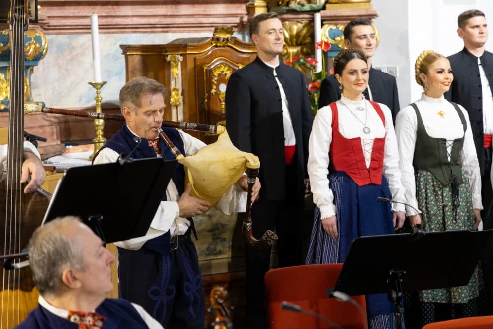 Treća adventska nedjelja u duhu tradicijske glazbe uz Ansambl LADO