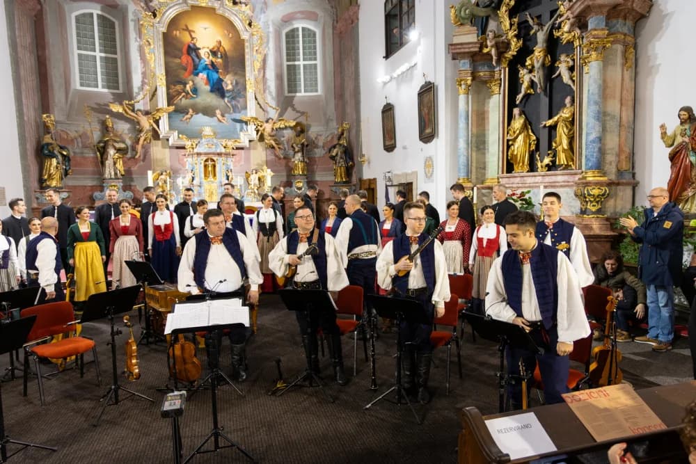 Treća adventska nedjelja u duhu tradicijske glazbe uz Ansambl LADO
