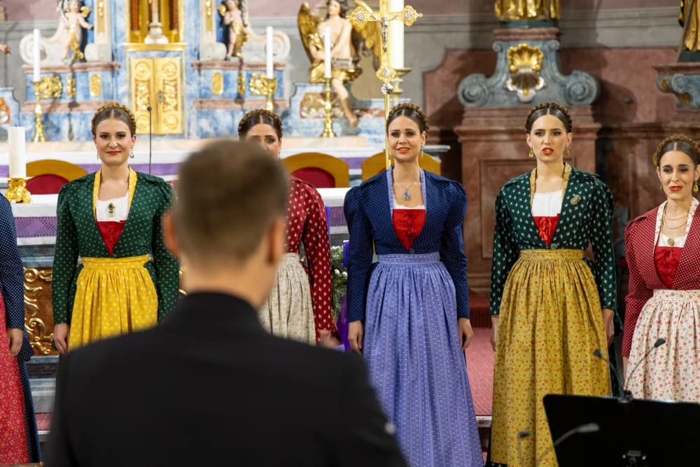 Treća adventska nedjelja u duhu tradicijske glazbe uz Ansambl LADO