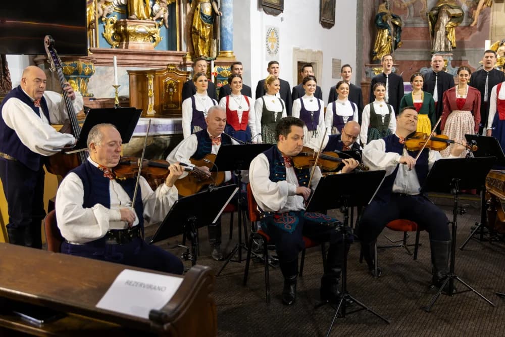 Treća adventska nedjelja u duhu tradicijske glazbe uz Ansambl LADO
