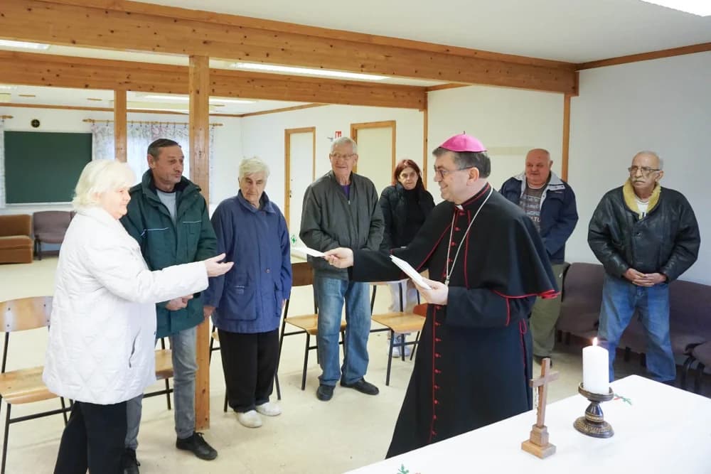 Biskup Ivo pohodio prognaničko naselje Kovačevac