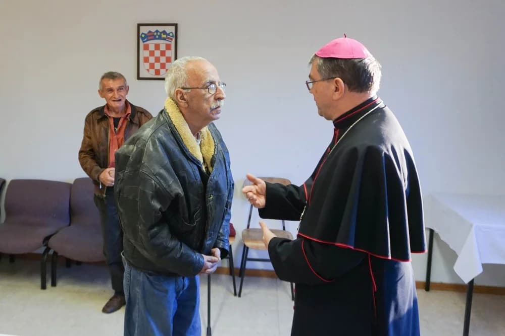 Biskup Ivo pohodio prognaničko naselje Kovačevac