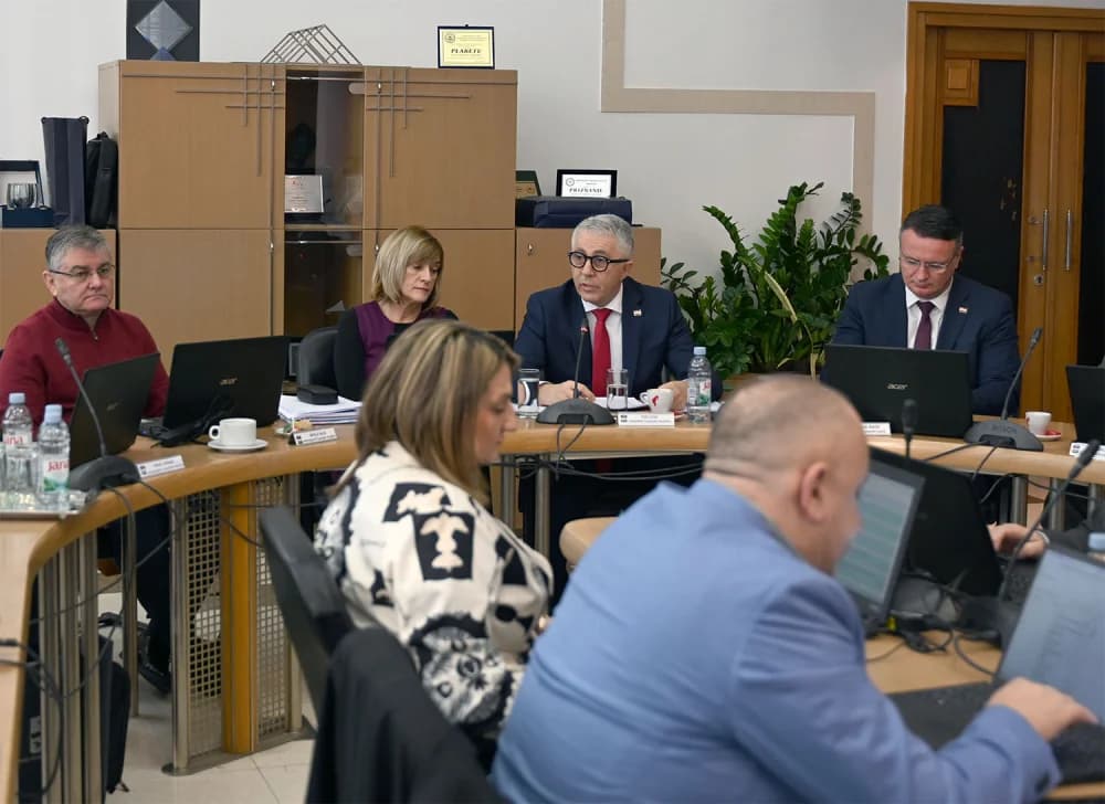 USVOJEN PRORAČUN BRODSKO-POSAVSKE ŽUPANIJE ZA 2025. GODINU ʼTEŽAKʼ 119.291.166,59 EUR-a