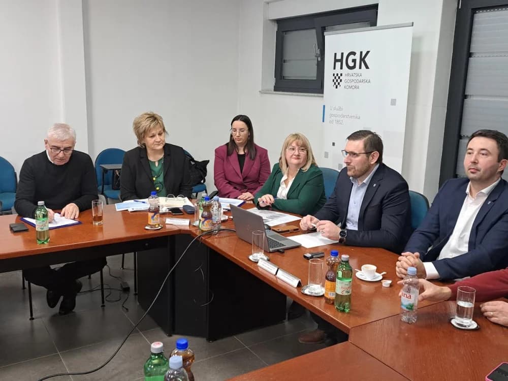 Održan Okrugli stol u Brodsko-posavskoj županiji o usklađivanju obrazovnih programa s potrebama tržišta rada