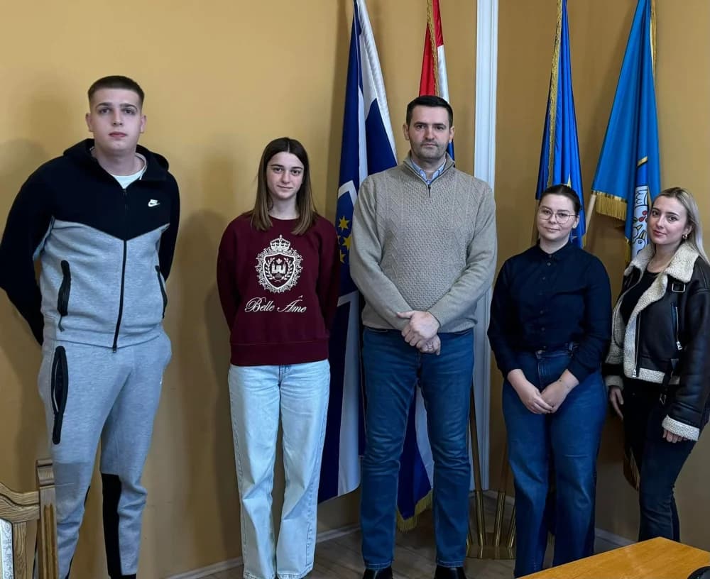 Općina Sibinj stipendira redovne studente -potpisali su ugovore