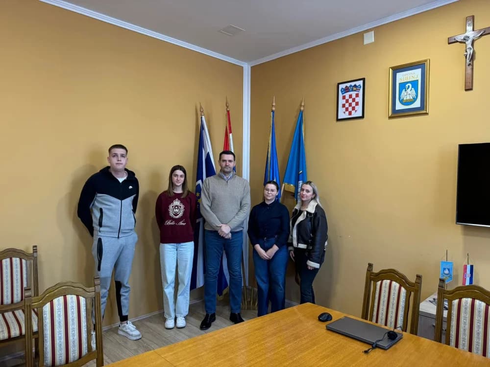 Općina Sibinj stipendira redovne studente -potpisali su ugovore
