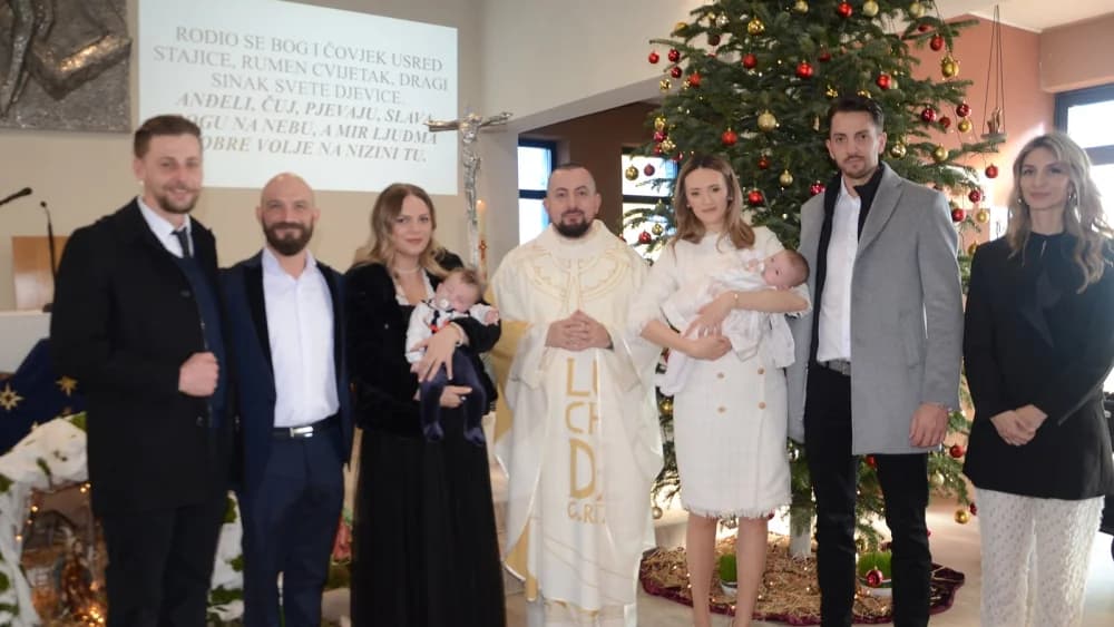 Blagdan Svete Obitelji i slavlje krštenja u Sl. Brodu