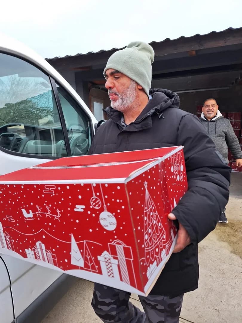 Veselje u Naselju Josip Rimac, podijeljeni novogodišnji poklon paketi