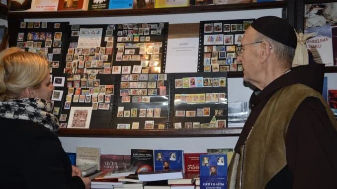 Izložba poštanskih maraka s božićnim motivima u Sl. Brodu