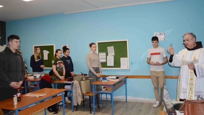 Božićni blagoslov u Gimnaziji fra Marijan Lanosović