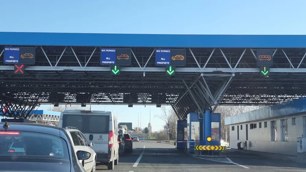NEMA DALJE OD STARE GRADIŠKE: Pokušali prijeći državnu granicu s krivotvorenim graničnim štambiljima