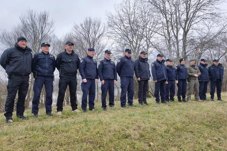 Ministar Božinović obišao državnu granicu PU brodsko-posavske: Ova i ovakva policija je, siguran sam, jedna od najučinkovitijih i najučinkovitijih u cijeloj Europskoj uniji