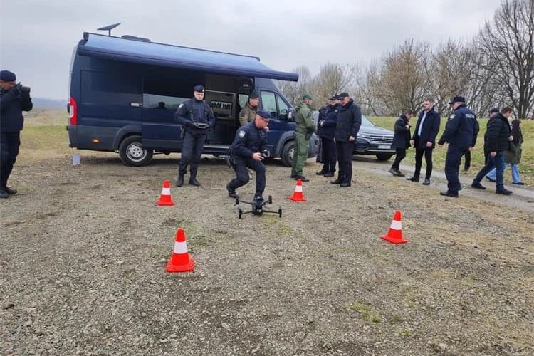 Ministar Božinović obišao državnu granicu PU brodsko-posavske: Ova i ovakva policija je, siguran sam, jedna od najučinkovitijih i najučinkovitijih u cijeloj Europskoj uniji