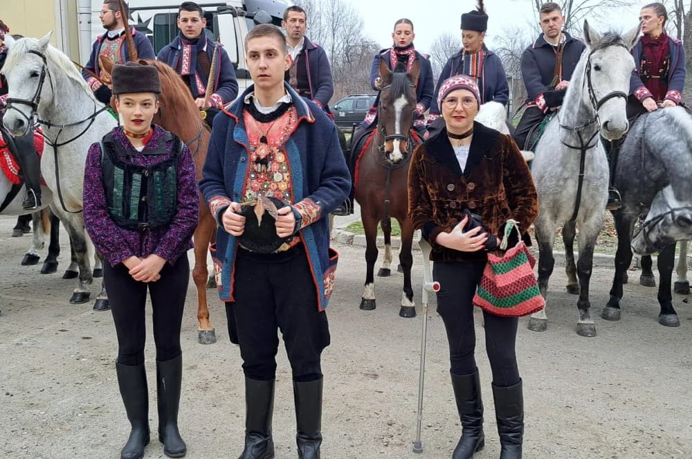 126 konjanika - pokladnih jahača započelo sezonu pokladnih jahanja
