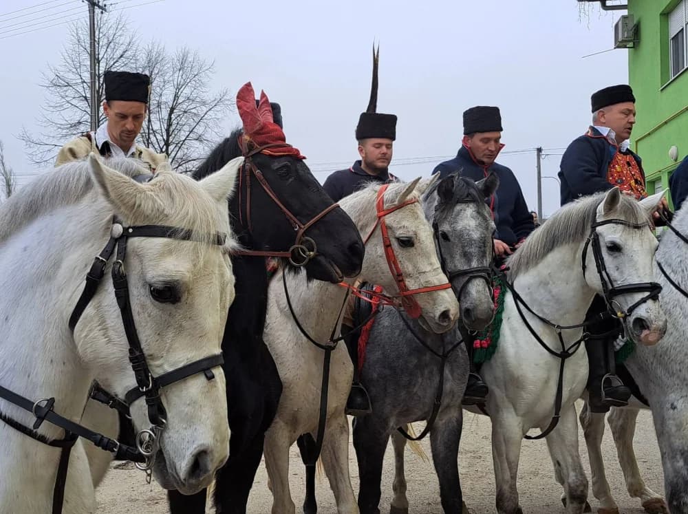 126 konjanika - pokladnih jahača započelo sezonu pokladnih jahanja