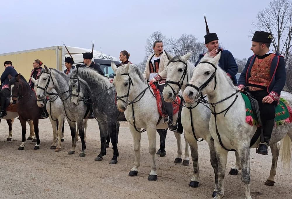 126 konjanika - pokladnih jahača započelo sezonu pokladnih jahanja