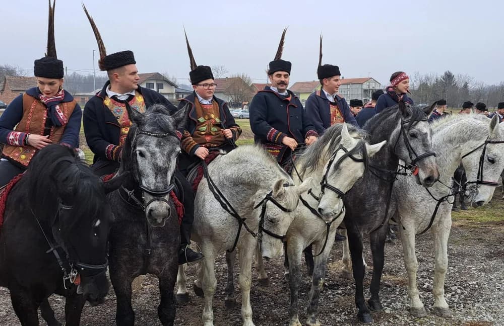 126 konjanika - pokladnih jahača započelo sezonu pokladnih jahanja