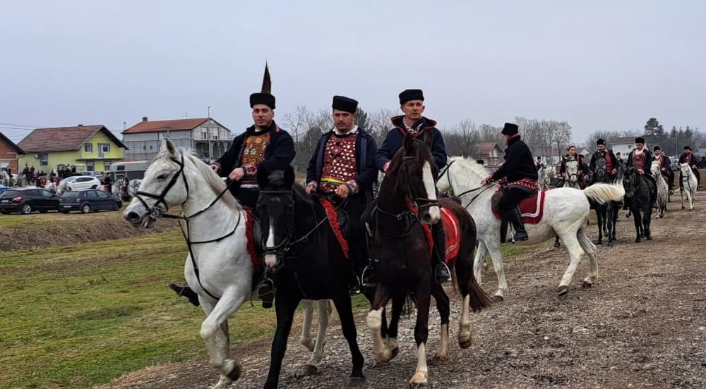 126 konjanika - pokladnih jahača započelo sezonu pokladnih jahanja